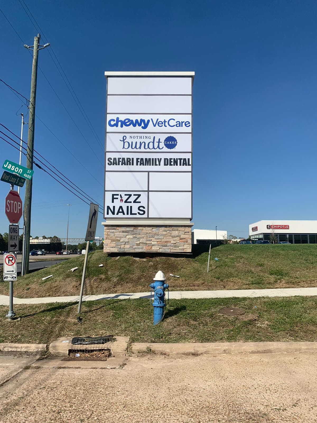 Multi-tenant pylon sign with several business panels