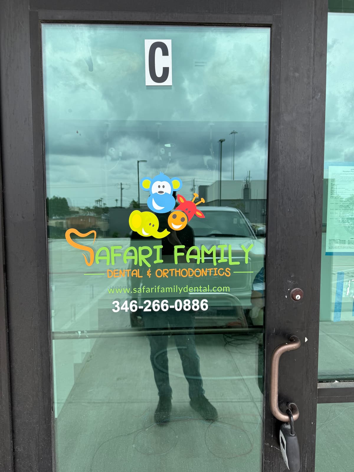 Storefront window graphics for Safari Family Dental & Orthodontics